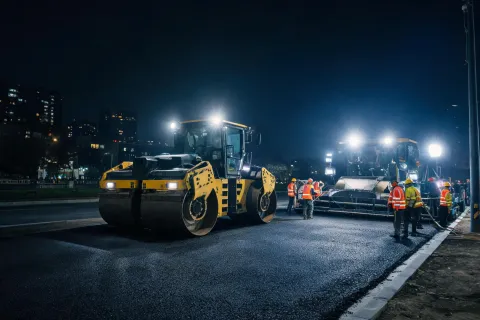 Low-noise night paving crew